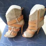 Nine West Shoes | 9 W Peep Toe Boots, Burlap, Sz 5 | Color: Tan | Size: 5