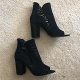Jessica Simpson Shoes | Jessica Simpson Open Toe Pumps | Color: Black/Gold | Size: 8