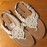 American Eagle Outfitters Shoes | Flat Bohemian Sandal American Eagleflawless! | Color: Cream/White | Size: 9.5