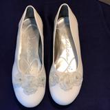 Jessica Simpson Shoes | A Cute Pair Of White Flats | Color: White | Size: 5g