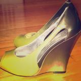 Jessica Simpson Shoes | Jessica Simpson Wedges | Color: Black/Gold | Size: 6.5