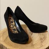 Jessica Simpson Shoes | Jessica Simpson Suede Round Toe Pump Size 8.5 | Color: Black | Size: 8.5