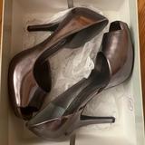 Jessica Simpson Shoes | Jessica Simpson Open - Toe Pump (Size 8.5) Nwt | Color: Gray | Size: 8.5