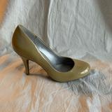Jessica Simpson Shoes | Jessica Simpson Womens 4 Heels Size 8.5 B Tan | Color: Cream/Tan | Size: 8.5