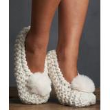 Lemon Legwear Women's Slippers WHITE - White Pom-Pom Popcorn-Knit Slipper - Women