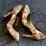 Jessica Simpson Shoes | Jessica Simpson Pointed Toe Pumps | Color: Black/Pink | Size: 6.5