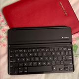 Michael Kors Accessories | Michael Kors Ipad Mini Sleeve (& Free Keyboard)! | Color: Gold/Red | Size: Os