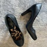 Jessica Simpson Shoes | Black Closed Toe Pumps - Jessica Simpson - Like New (Worn Once) | Color: Black/Gold | Size: 10