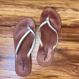 American Eagle Outfitters Shoes | American Eagle White Flip Flop | Color: Tan/White | Size: 8