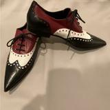 Gucci Shoes | Gucci Brogue Pointed Toe Gia Shoes Sz 35.5 5.5 | Color: Black/White | Size: 5.5