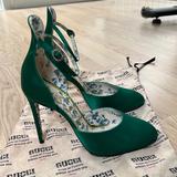Gucci Shoes | Gucci Satin Emerald Green Pumps Size 39 | Color: Green | Size: 39