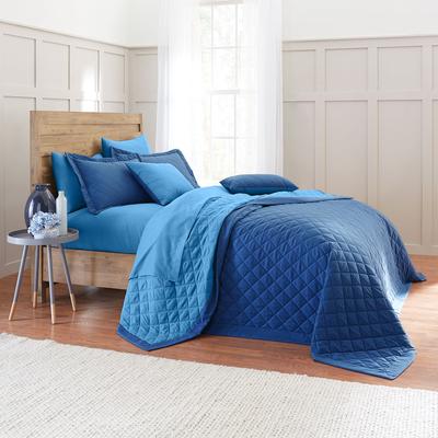 BH Studio Reversible Quilted Bedspread by BH Studio in Ocean Blue Marine Blue (Size KING)