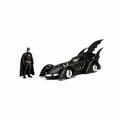 Jada Toys 253215003 Batmobil 1995, hochdetailiertes 1:24 Modellauto inkl. Batman-Figur, Cockpit und Türen können geöffnet werden, mit Freilauf, schwarz