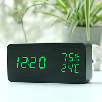Horloge de table en bois à LED avec commande vocale réveil numérique sonnerie à trois groupes