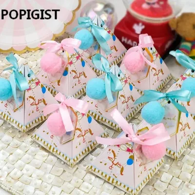 Boîtes à bonbons cheval de dessin animé triangulaires avec ruban et étiquettes baby shower de