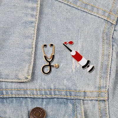 Broche en émail pour médecin et infirmière épingle à seringue stéthoscope broche Jeans vestes