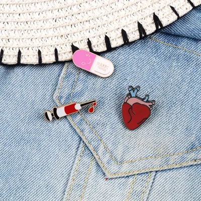 Broche à seringue en émail rose broches en forme de cœur pour vestes en Denim bijoux médicaux pour