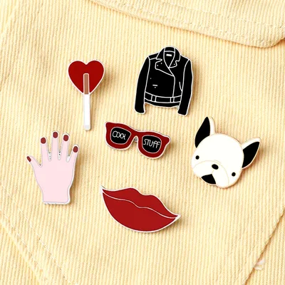 1 pièce Badge icônes lèvres rouges main lunettes de soleil chien amour broches Denim vestes