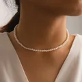 Collier ras du cou élégant en perles d'imitation blanches chaîne de clavicule pour femmes bijoux