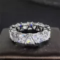 Huitan – bague de mariage de luxe pour femmes anneau de promesse Design Unique Triangle zircone