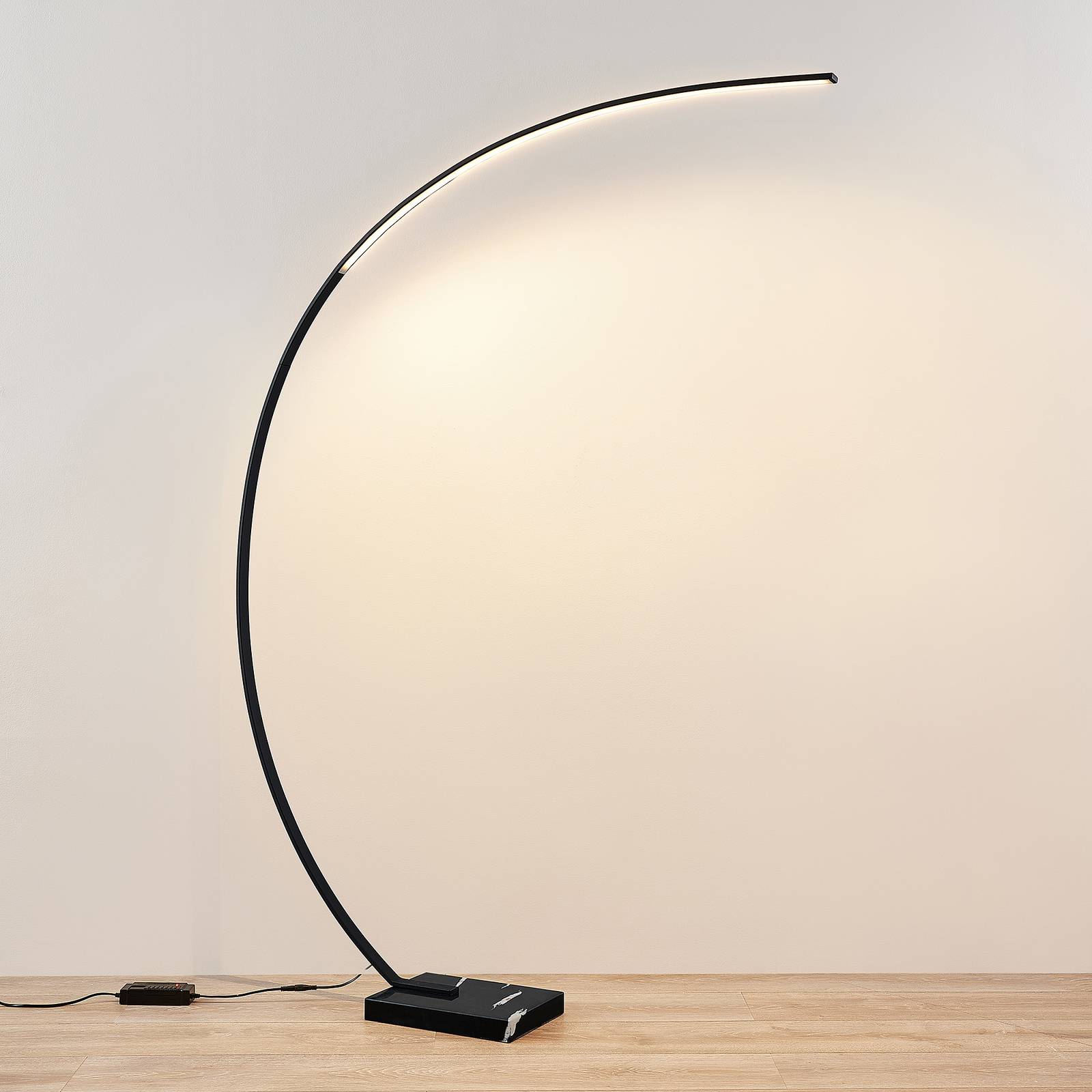 Bogenlampe Kendra Lindby, dimmbar, schwarz, für Wohn- / Esszimmer, Metall, Modern, Stehlampe