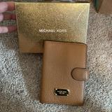 Michael Kors Other | Euc Michael Kors Tan Luggage Passport Holder Travel Wallet W/ Glitter Gold Box | Color: Brown/Tan | Size: Os