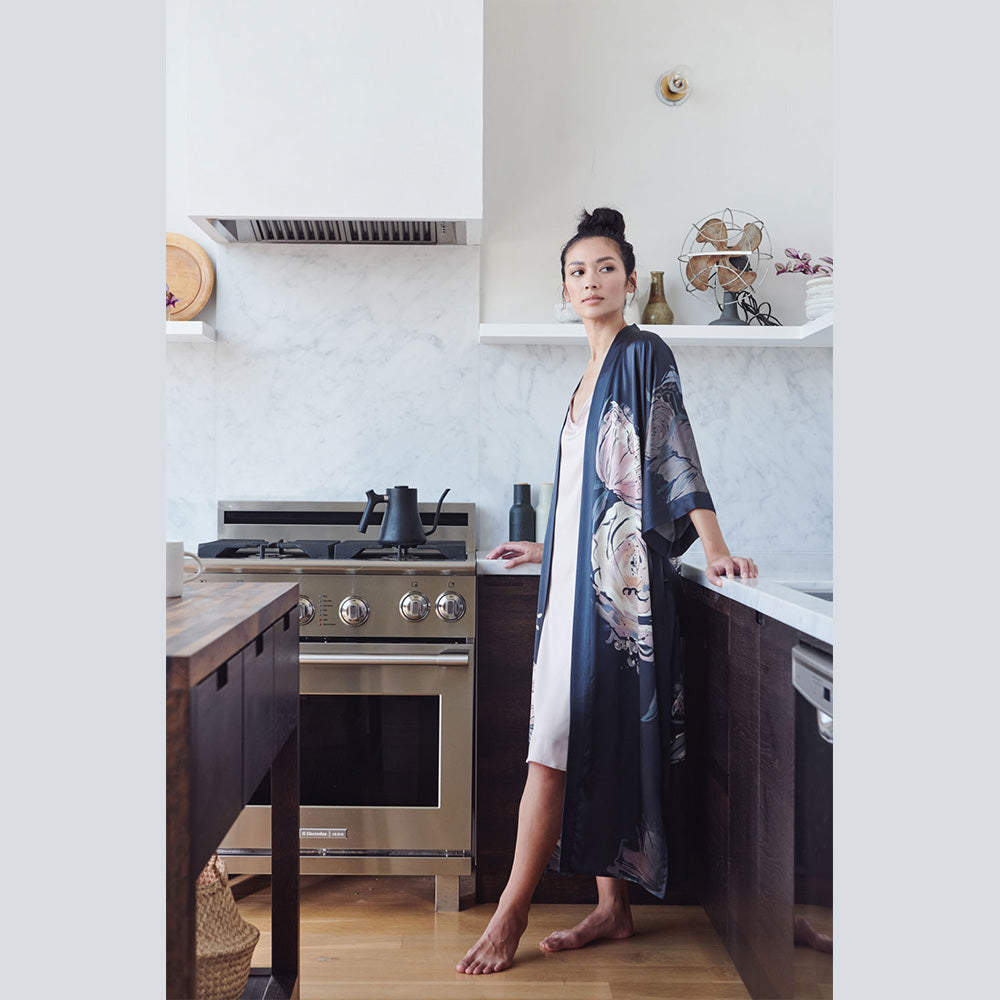 KIM+ONO Kimono Robe | Washable Silk Jia Long Kimono Robe | Washable Silk | Black | Long
