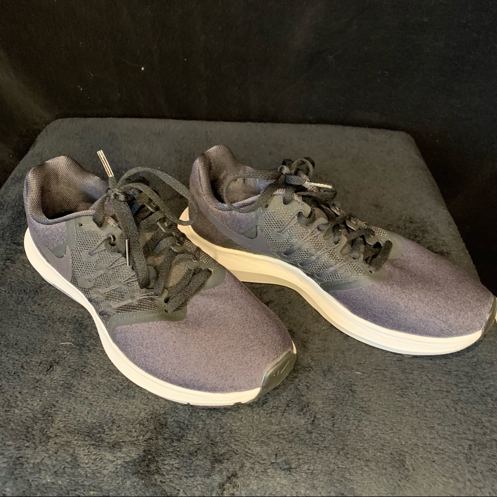 Nike Shoes | Black Nike Tennis Shoes. | Color: Black | Size: 8