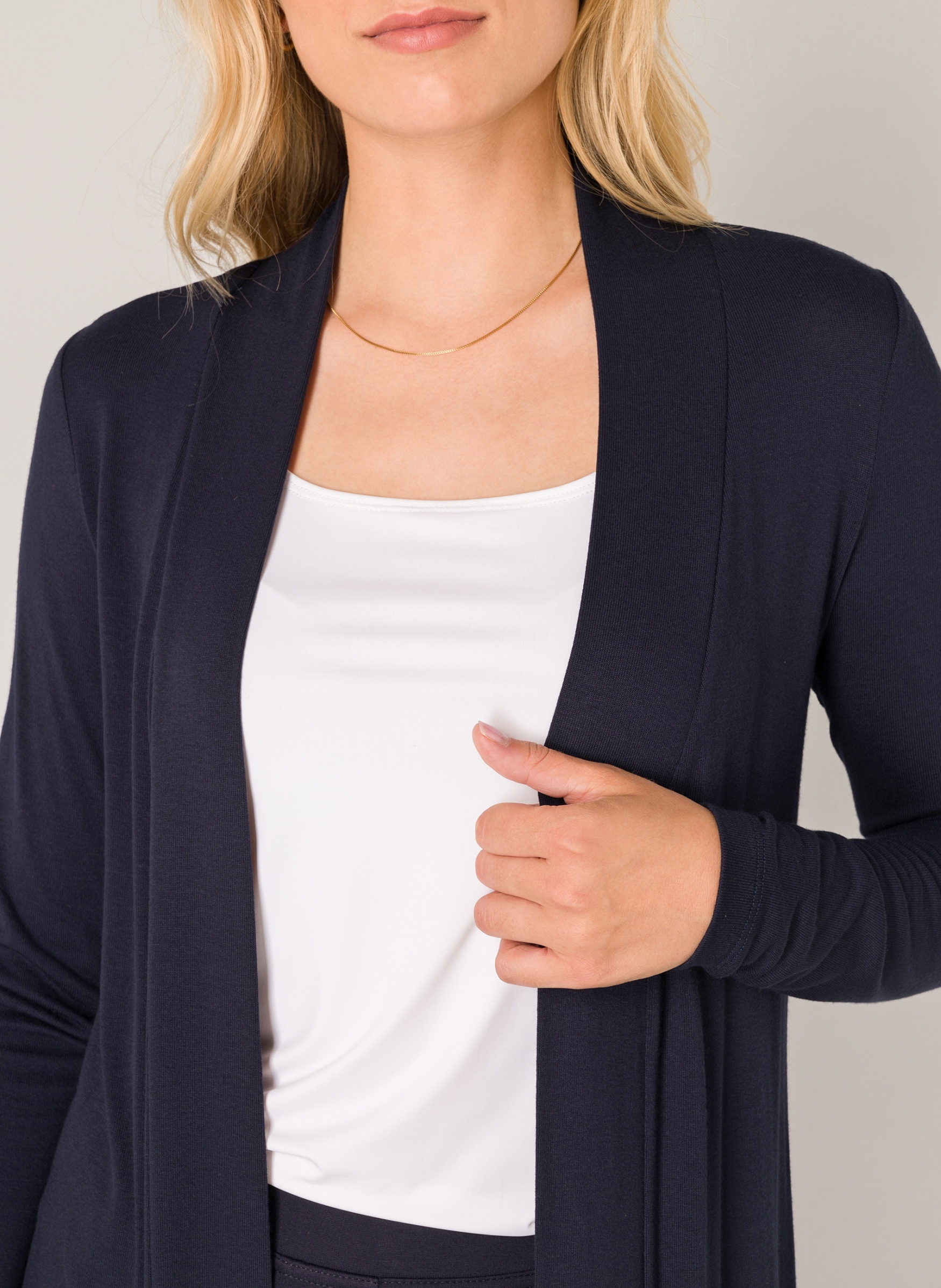 Longstrickjacke BASE LEVEL "Yayla Long", Damen, Gr. 42, blau (navy dunkelblau), Strick, Obermaterial: 94% Viskose, 6% Elasthan, unifarben, figurumspielend ca. Mitte Oberschenkel, tiefer Rundhals, angesetztes Bündchen, Strickjacken Longstrickjacke,...