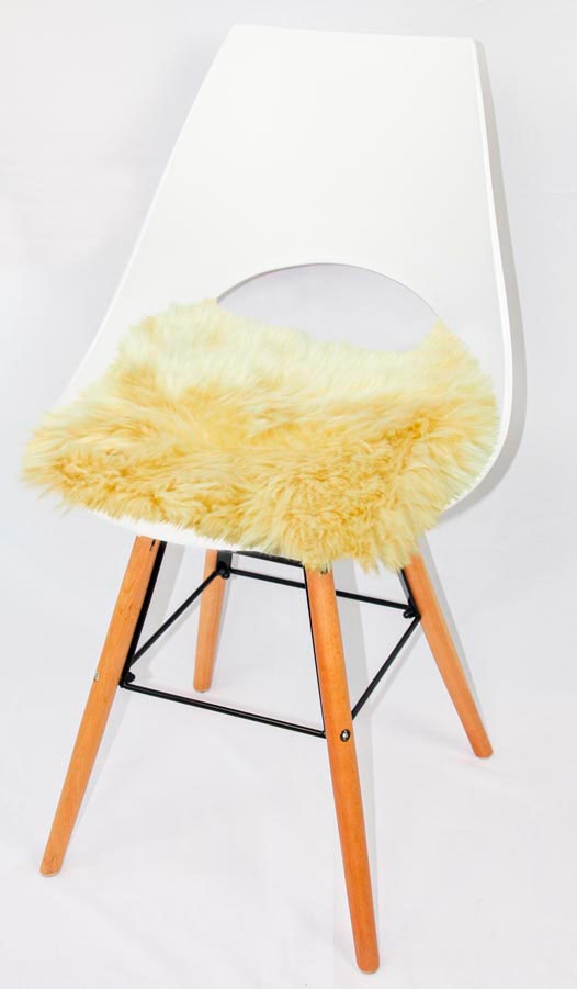 Stuhlkissen HEITMANN FELLE "Lamm, Sitzauflage eckig" Gr. 41, beige (beige, felloptik unifarben), B:44cm H:5cm L:44cm, Lammfell, Dekokissen_Sitzkissen_Kissenhüllen, 44x44 cm, echtes Lammfell, waschbar, auch als 2er oder 4er Set