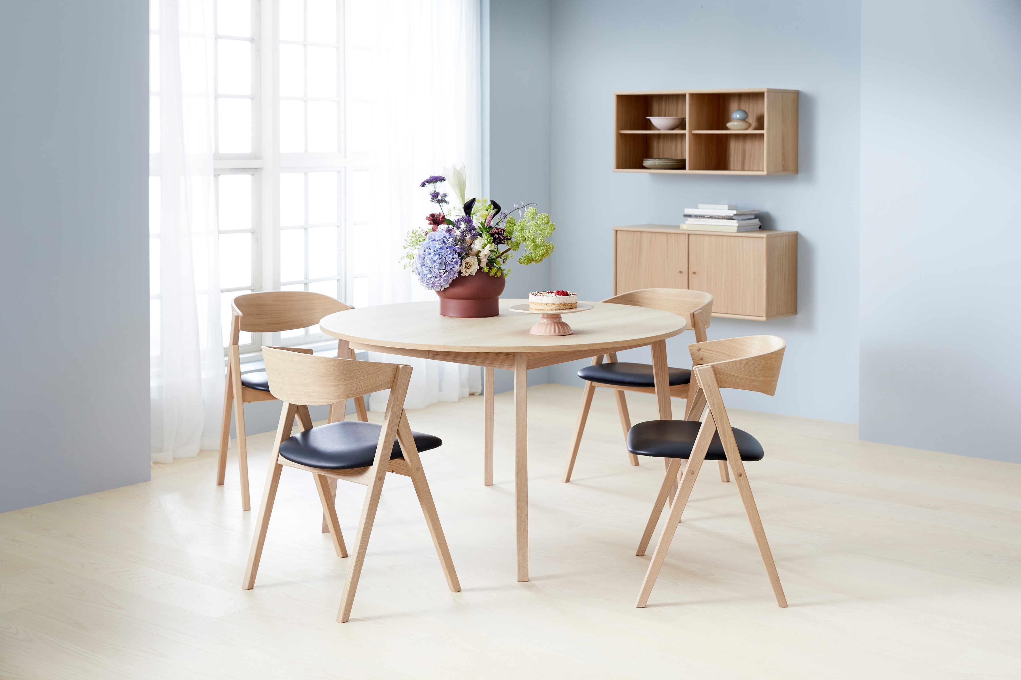 Esstisch HAMMEL FURNITURE "Basic Single, ausziehbar, inklusive 2 Einlegeplatten", beige (naturfarben), B:130cm H:76cm T:130cm, Tischplatte: Eiche Melamin mit weiß pigmentierter Eichenkante (Mattlack), Gestell: Eiche massiv weiß pigmentiert, Tische,...