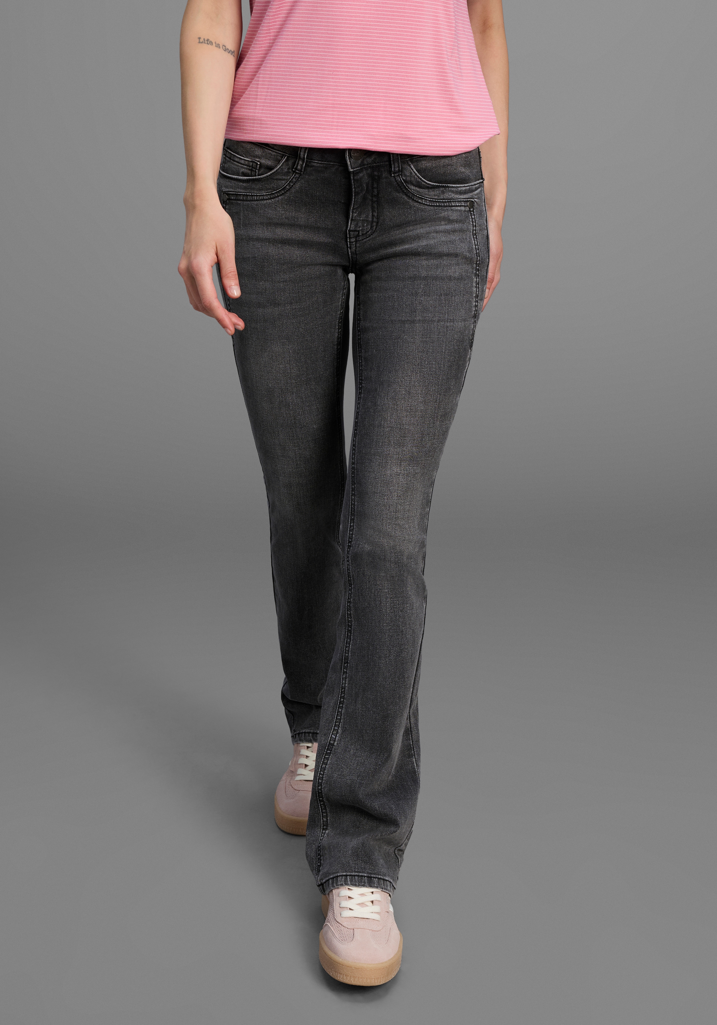 Bootcut-Jeans ARIZONA "mit Keileinsätzen", Damen, Gr. 21, K + L Gr, grau (grau used), Denim/Jeans, Obermaterial: 76% Baumwolle, 16% Polyester, 7% Viskose, 1% Elasthan, Basic, eng lang, Jeans, ausgestellte Beinform, niedrige Leibhöhe, elastisches...
