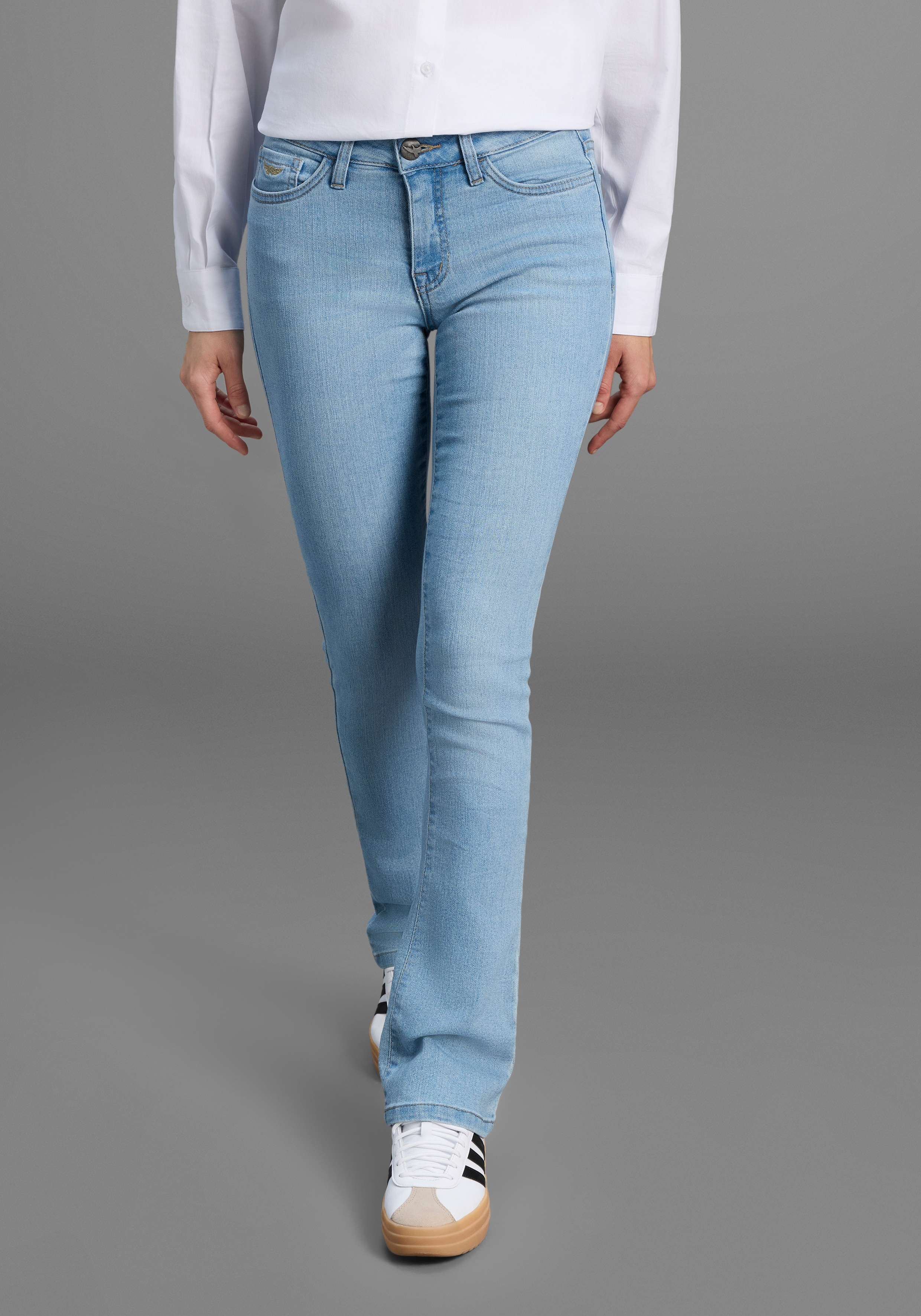 Bootcut-Jeans ARIZONA "Baby-Boot", Damen, Gr. 36, N-Gr, blau (bleached), Denim/Jeans, Obermaterial: 79% Baumwolle, 19% Polyester, 2% Elasthan, Basic, eng lang, Jeans, Bootcut-Stil, figurbetonte Passform, mit Used-Effekten, Topseller