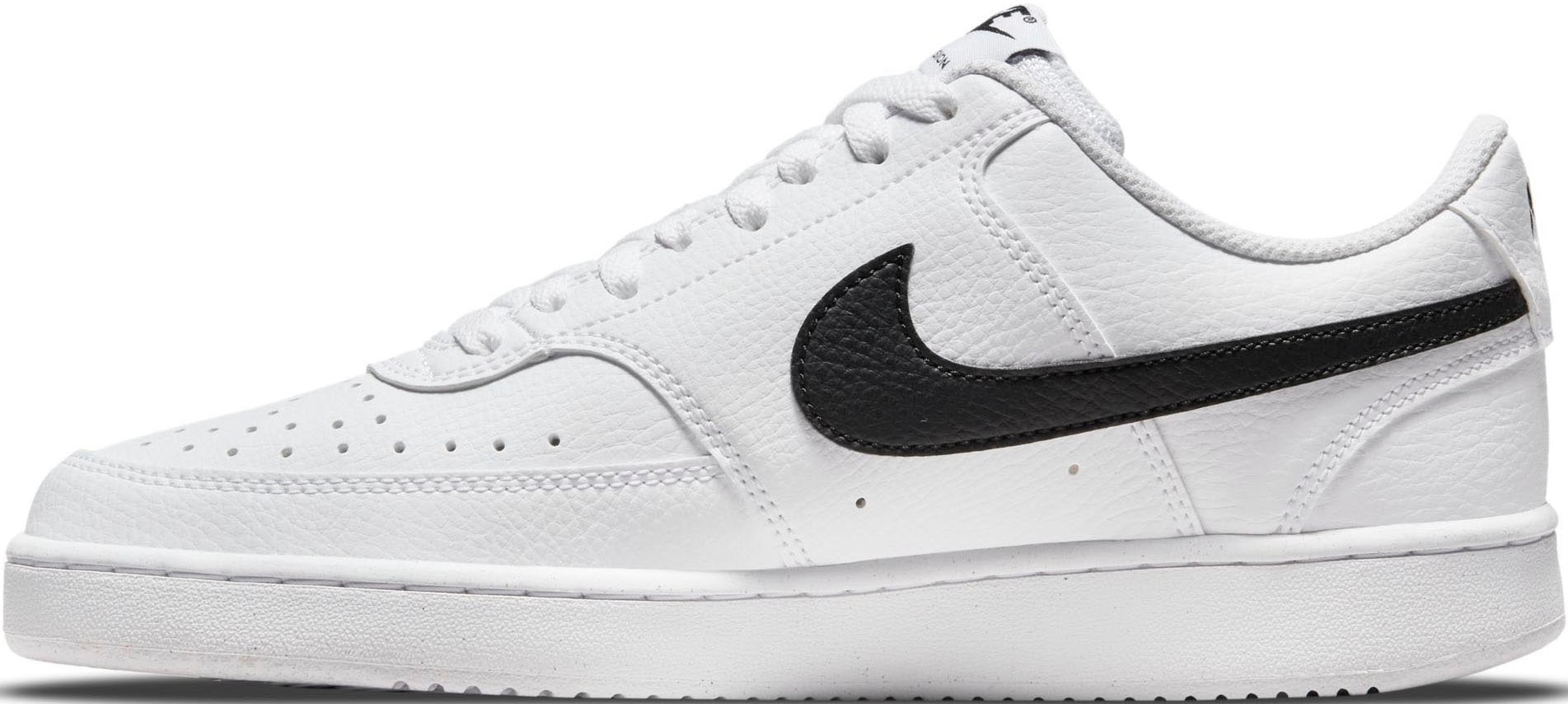 Sneaker NIKE SPORTSWEAR "Court Vision Low Next Nature", Gr. 42, schwarz-weiß (weiß, schwarz, weiß), Synthetik, Sportlich, Schuhe Skaterschuh Sneaker low, Design auf den Spuren des Air Force 1