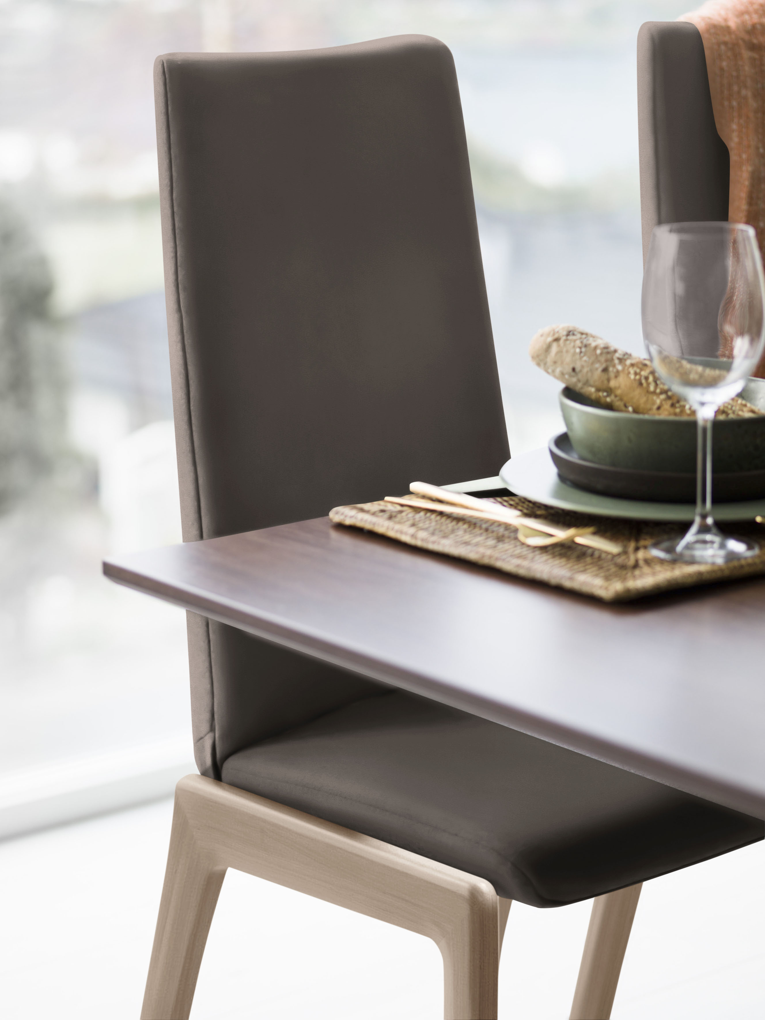 Polsterstuhl STRESSLESS "Laurel", braun (braun batick, eiche natur), B:57cm H:105cm T:60cm, Leder BATICK: BATICK ist ein leicht korrigiertes, durchgefärbtes und genarbtes Möbelleder, bei dem die meisten Unebenheiten und Spuren in der Regel entfernt... Image