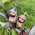 Petit cochon rose mignon de voiture avec casque hélice coupe-vent canard de vélo de route casque