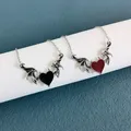 Collier d'aile de chauve-souris plaqué argent avec coeur rouge noir collier de chauve-souris