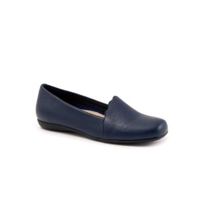 Wide Width Women's Sage Loafer by Trotters in Navy (Size 6 1/2 W)