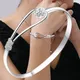 Bracelet ouvert fleur couleur argent pour femme manchette fine bracelets de mode cadeau de Leon
