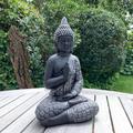 Kunststein Buddha 33cm große Figur Gartenstatue Steinoptik Schwarz Silber Betongrau
