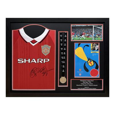 Soslkjaer & Sheringham signiertes Trikot von 1999 mit Medaille - gerahmt Image