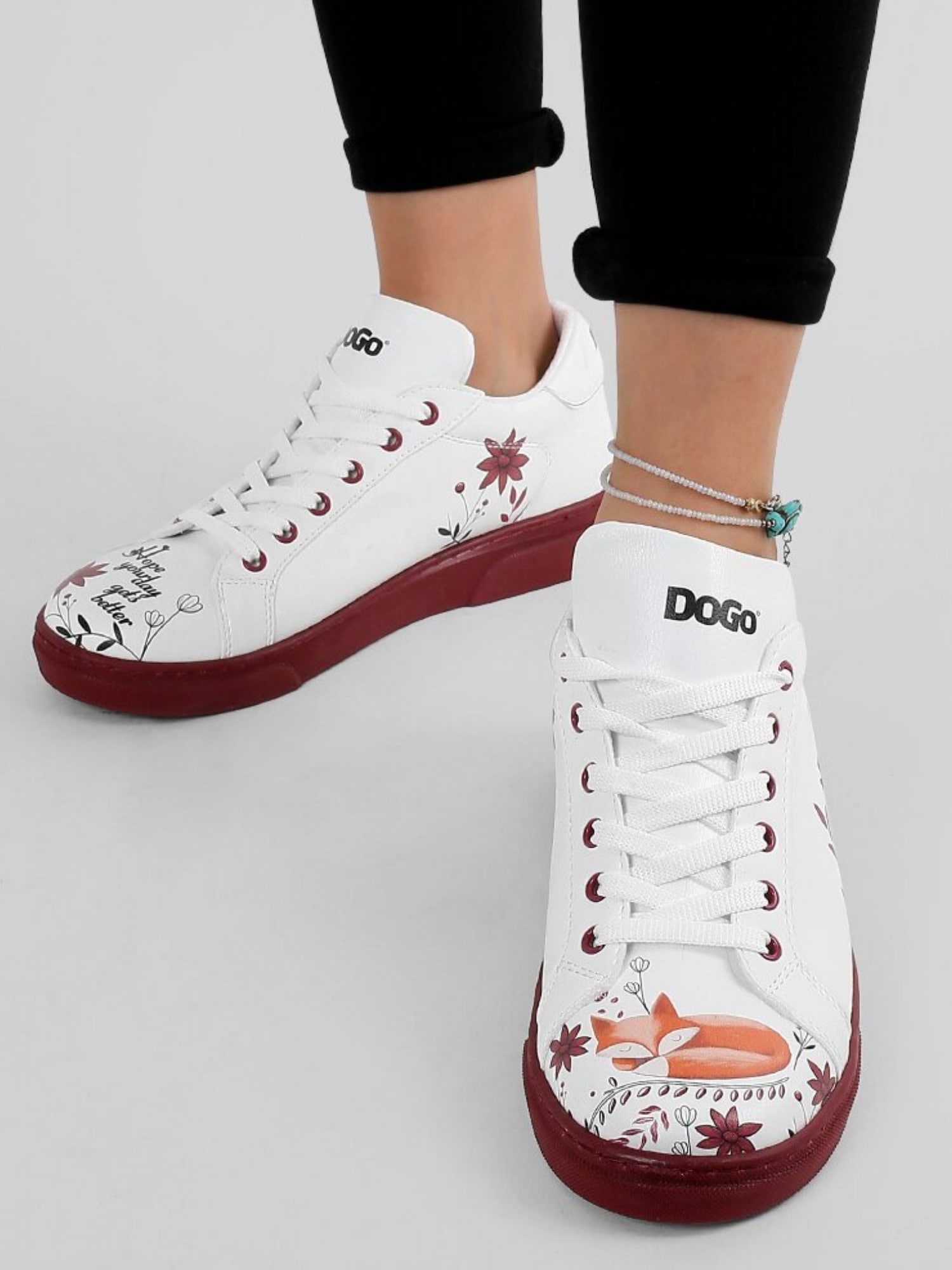 Sneaker DOGO "Ace Low-Top Sneaker Spirit Animal Damen Sneaker", Damen, Gr. 39, Normalschaft, bunt (weiß), Lederimitat, Schuhe Skaterschuh Schnürschuh Sneaker low, Handgefertigt Image
