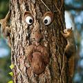 Old Man Tree Hugger Tree Face Decor Statues Bark Ghost Face Facial Features Decoration Whimsical Sculpture Garden Peeker Tree Face Decor for Outdoor Funny Yard Garden Art for Easter Creative Props