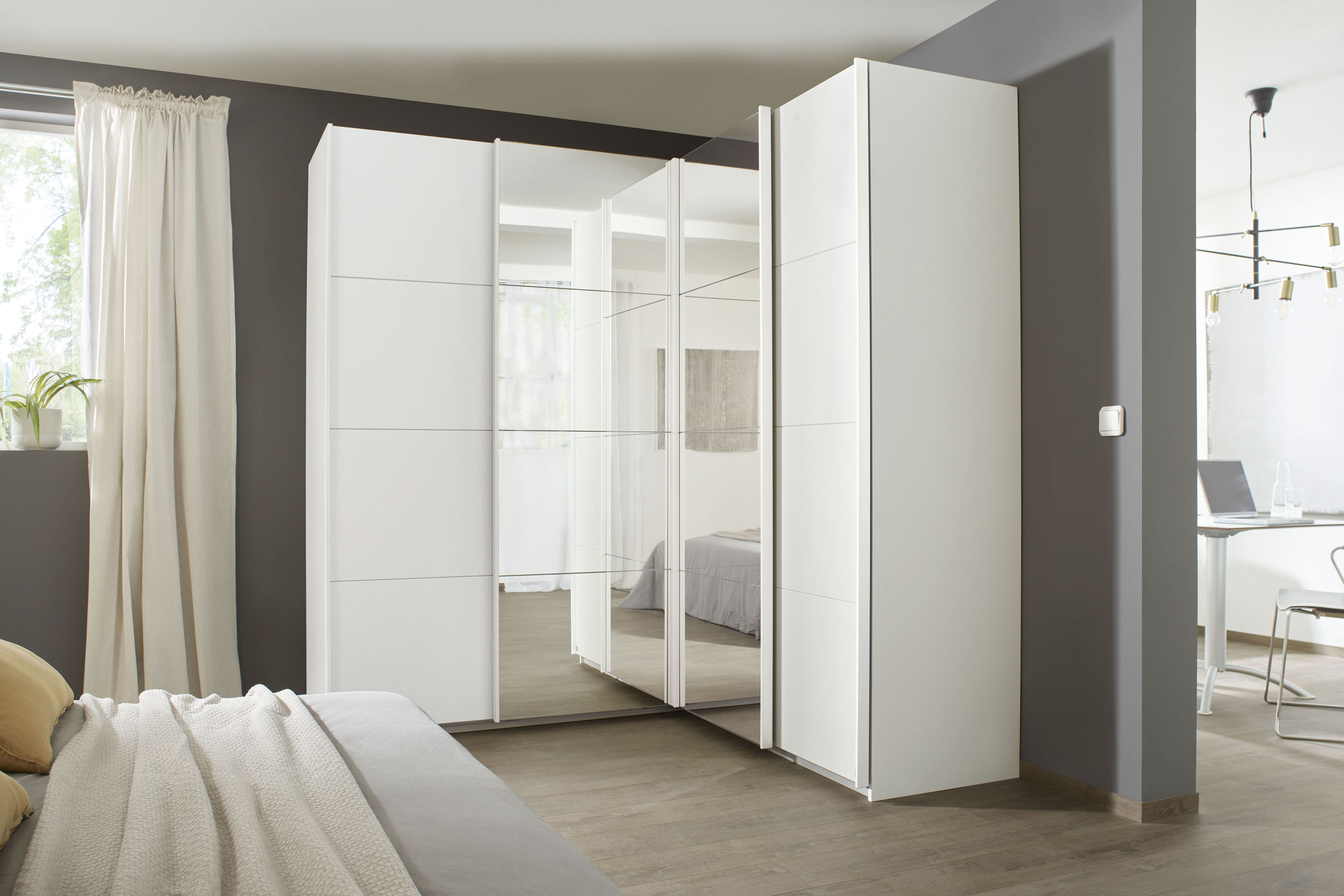 Schwebetürenschrank RAUCH "Quadra", weiß (alpinweiß), B:181cm H:210cm T:187cm, Holzwerkstoff, Schränke, Schwebetürenschrank, Eckschrank inkl. Türendämpfer, mit Spiegeltüren