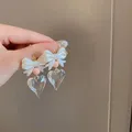 Boucles d'oreilles en acrylique de coeur de cristal de nœud papillon blanc pour des femmes boucles
