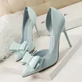 Chaussures à talons hauts Bowvétérans t pour femmes Escarpins pointus creux sur le côté Chaussures