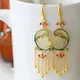 Boucles d'oreilles longues en porcelaine d'émail de fleurs blanches naturelles Hetian style cour