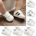 Chaussures de berceau en Faux cuir pour nouveau-né baskets antidérapantes pour bébé garçon et fille