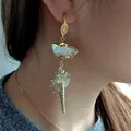 Y.YING-Boucles d'Oreilles Plaqué Or Jaune pour Femme Perle Biwa Blanche Coquille d'Escargot de