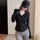 Sweat-shirt court noir à capuche pour femmes Streetwear féminin Sweats à capuche basiques unis